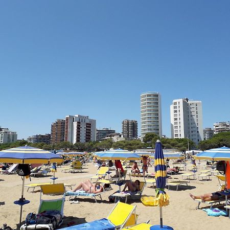 Lucerna Apartments At Sabbiadoro Beach ลินญาโน ซับเบียโดโร ภายนอก รูปภาพ