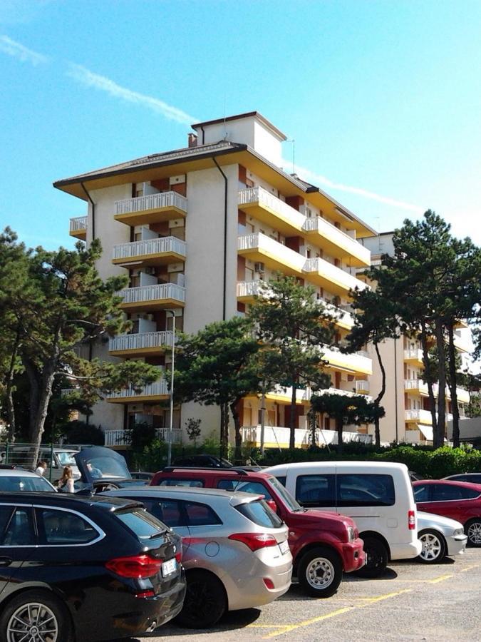 Lucerna Apartments At Sabbiadoro Beach ลินญาโน ซับเบียโดโร ภายนอก รูปภาพ