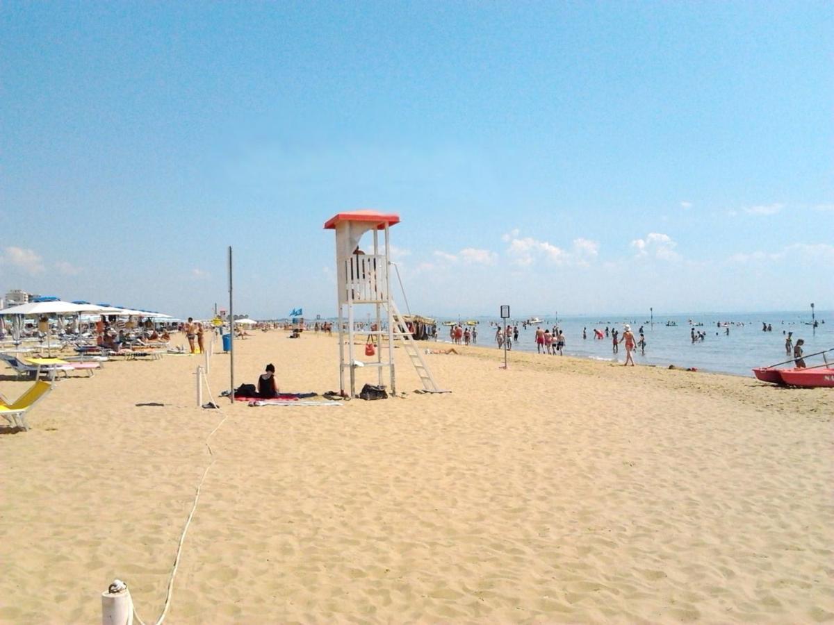 Lucerna Apartments At Sabbiadoro Beach ลินญาโน ซับเบียโดโร ภายนอก รูปภาพ