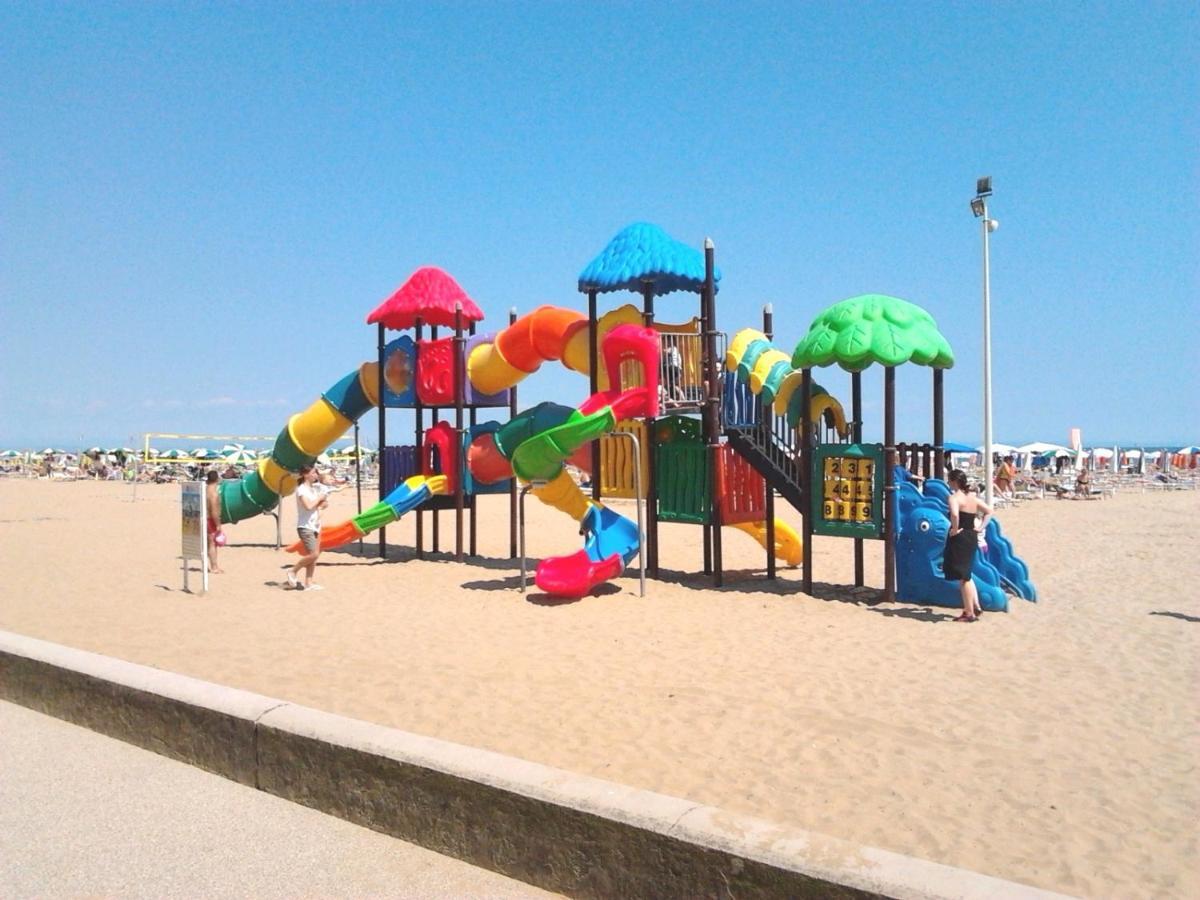 Lucerna Apartments At Sabbiadoro Beach ลินญาโน ซับเบียโดโร ภายนอก รูปภาพ