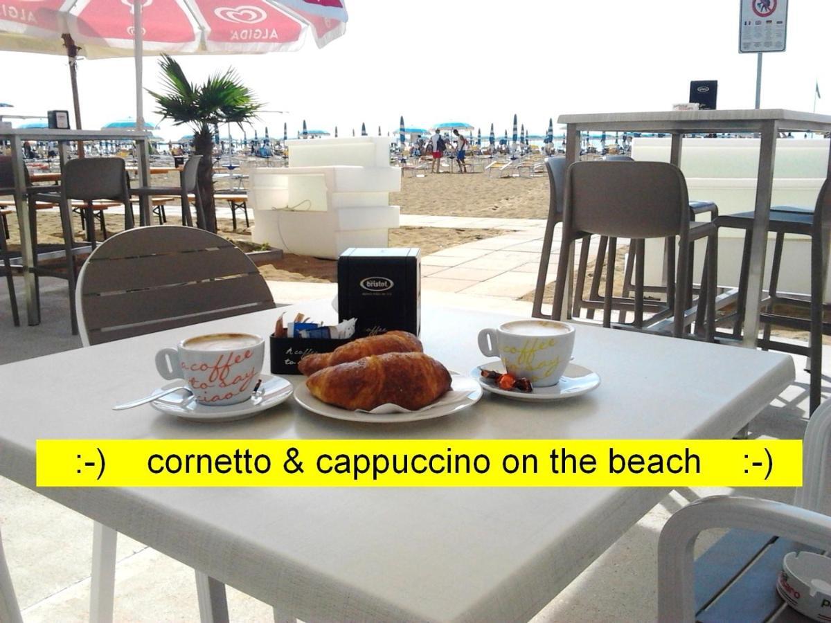Lucerna Apartments At Sabbiadoro Beach ลินญาโน ซับเบียโดโร ภายนอก รูปภาพ