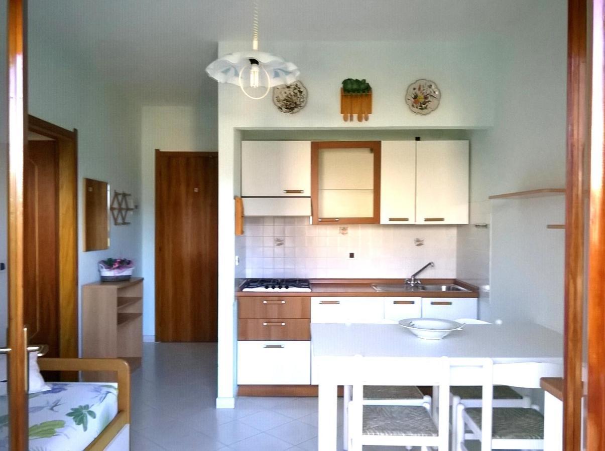 Lucerna Apartments At Sabbiadoro Beach ลินญาโน ซับเบียโดโร ภายนอก รูปภาพ
